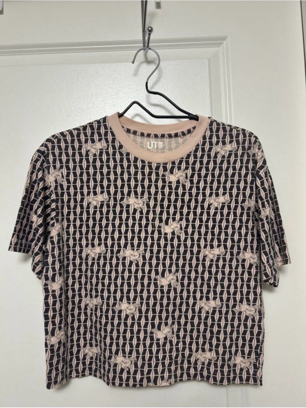 Uniqlo Short Sleeve Crewneck Top in Black and Beige Pink